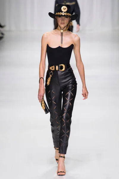 Look 27